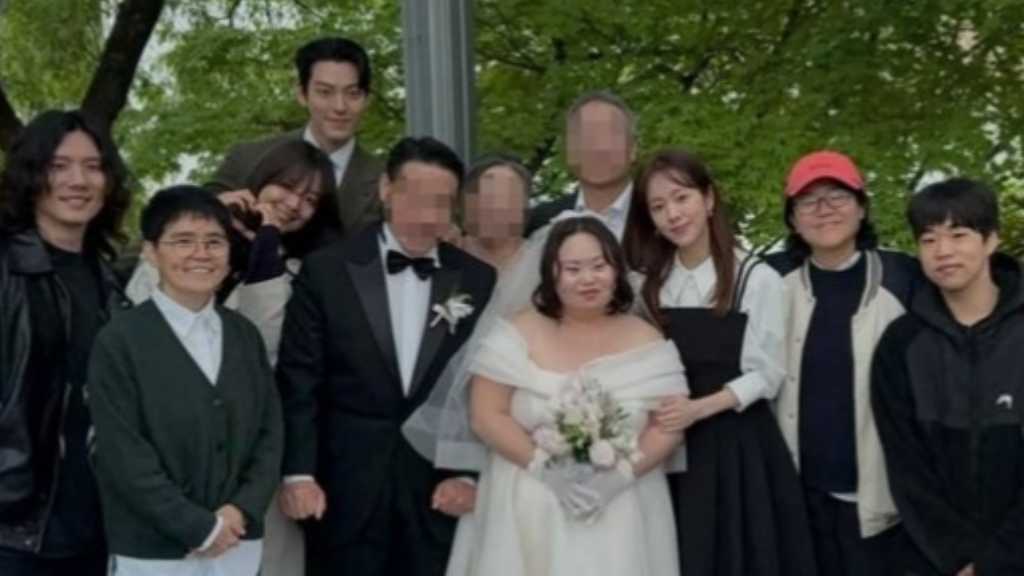 「私たちのブルース」出演者が集結！ダウン症の芸術家チョン・ウネの結婚を祝福…豪華な記念ショット