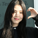 【PHOTO】ハン・ソヒ、ファッションウィークに参加するためフランスへ出国…クールなブラックコーデ（動画あり）