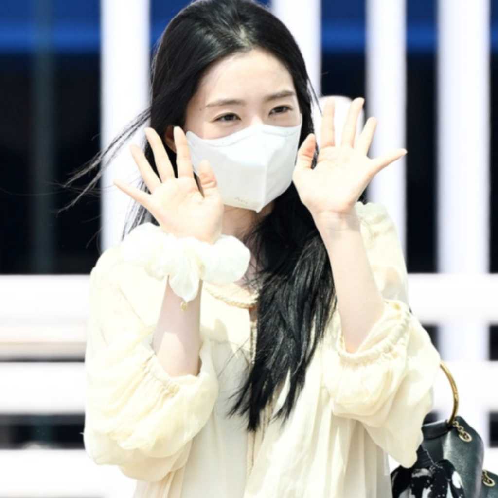 【PHOTO】Red Velvet アイリーン＆スルギ、初の単独ツアーのためシンガポールへ出国（動画あり）