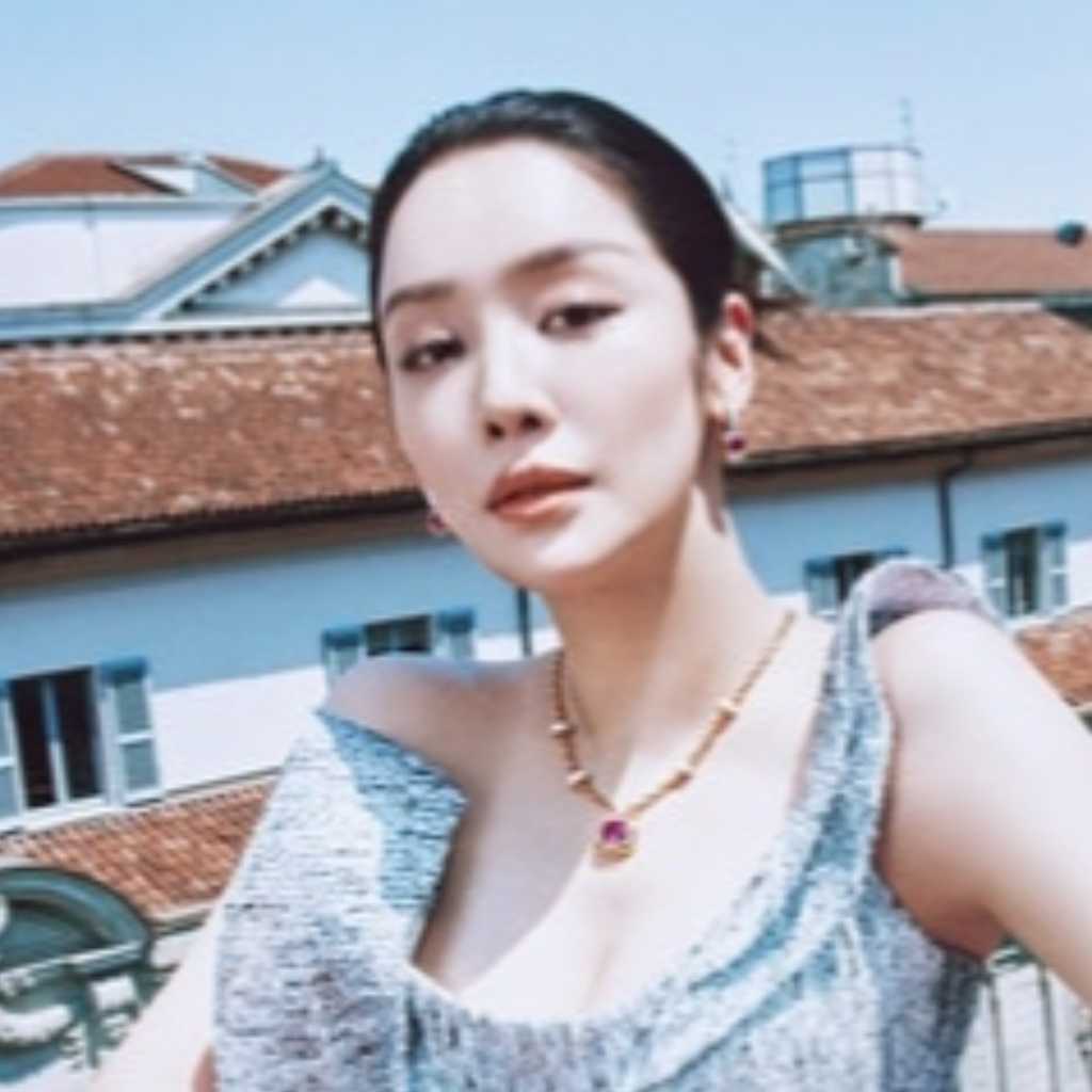 チャ・ジュヨン、存在感のあるジュエリーを纏ったグラビア公開…イタリア・ミラノの太陽より眩しい姿