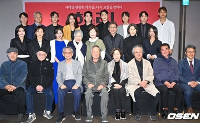 【PHOTO】f(x) ルナ＆チョン・スギョンら、演劇「ハムレット」の記者懇談会に出席