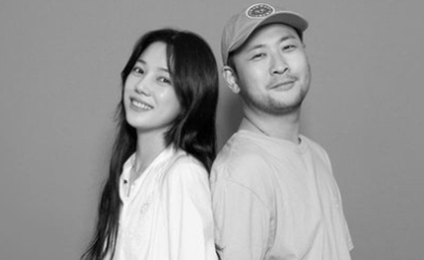 EPIK HIGHのMITHRA&クォン・ダヒョン夫妻、結婚8周年をお祝い…息子との記念ショットも公開