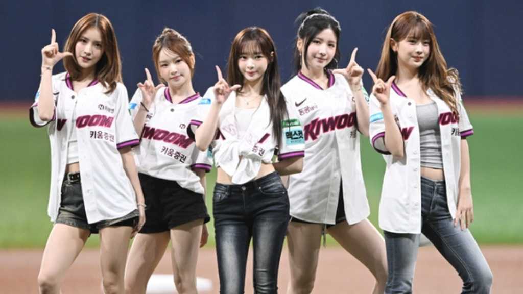 【PHOTO】HITGS、始球・始打式に登場…メンバー全員でパフォーマンスも