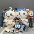 BOYNEXTDOOR、ちいかわ&ハチワレと対面!「めざましテレビ30周年フェス」に登場