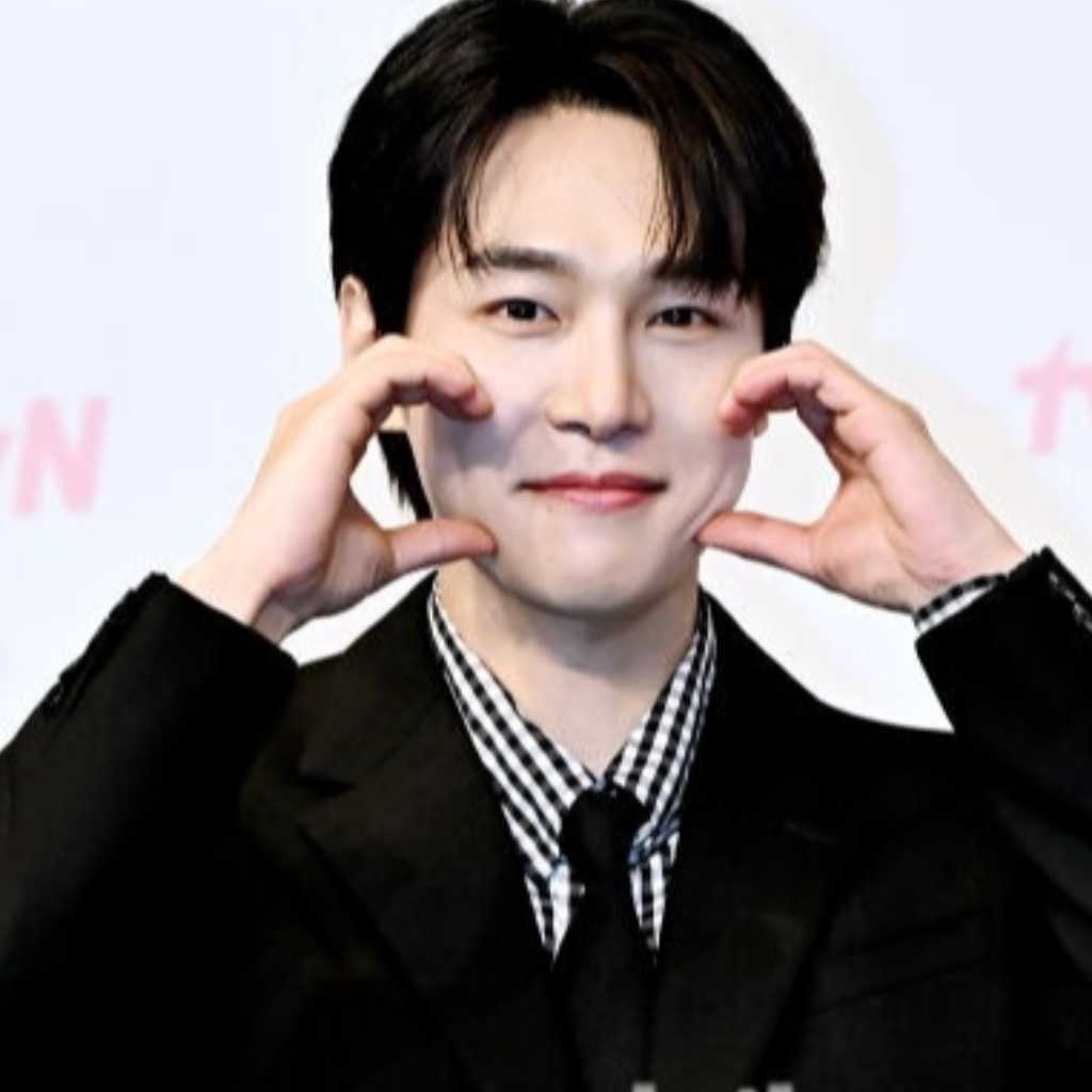 「いつかは賢いレジデント生活」カン・ユソク、12月に韓国で初の単独ファンミーティング開催決定