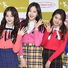 【PHOTO】MOMOLAND、ハンリム芸能芸術高校の入学式に出席“新入生応援に来ました”