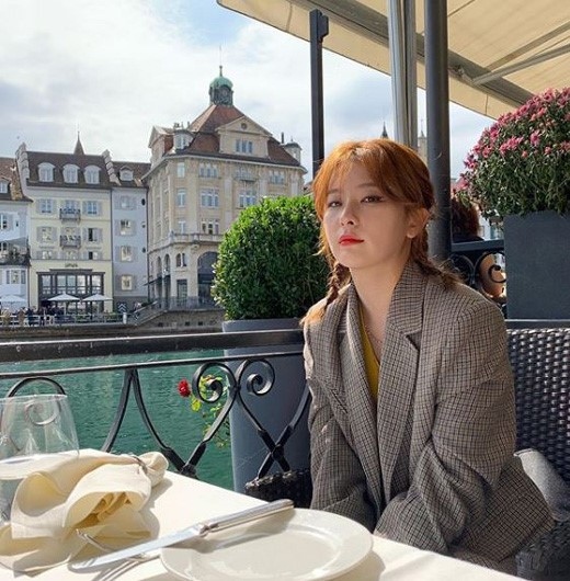 Red Velvet スルギ スイスでの近況を公開 センスあふれる私服ファッションに注目 Kstyle