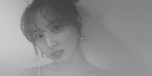 TWICE ナヨン、美貌輝くモノクロ写真を公開…清純＆セクシーな