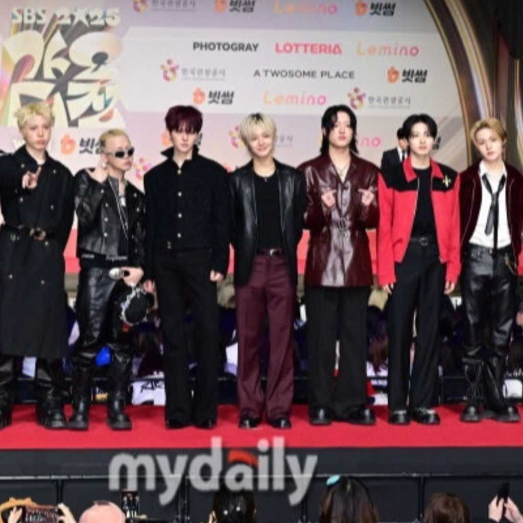 【PHOTO】TREASURE「2025 SBS歌謡大典」レッドカーペットに登場