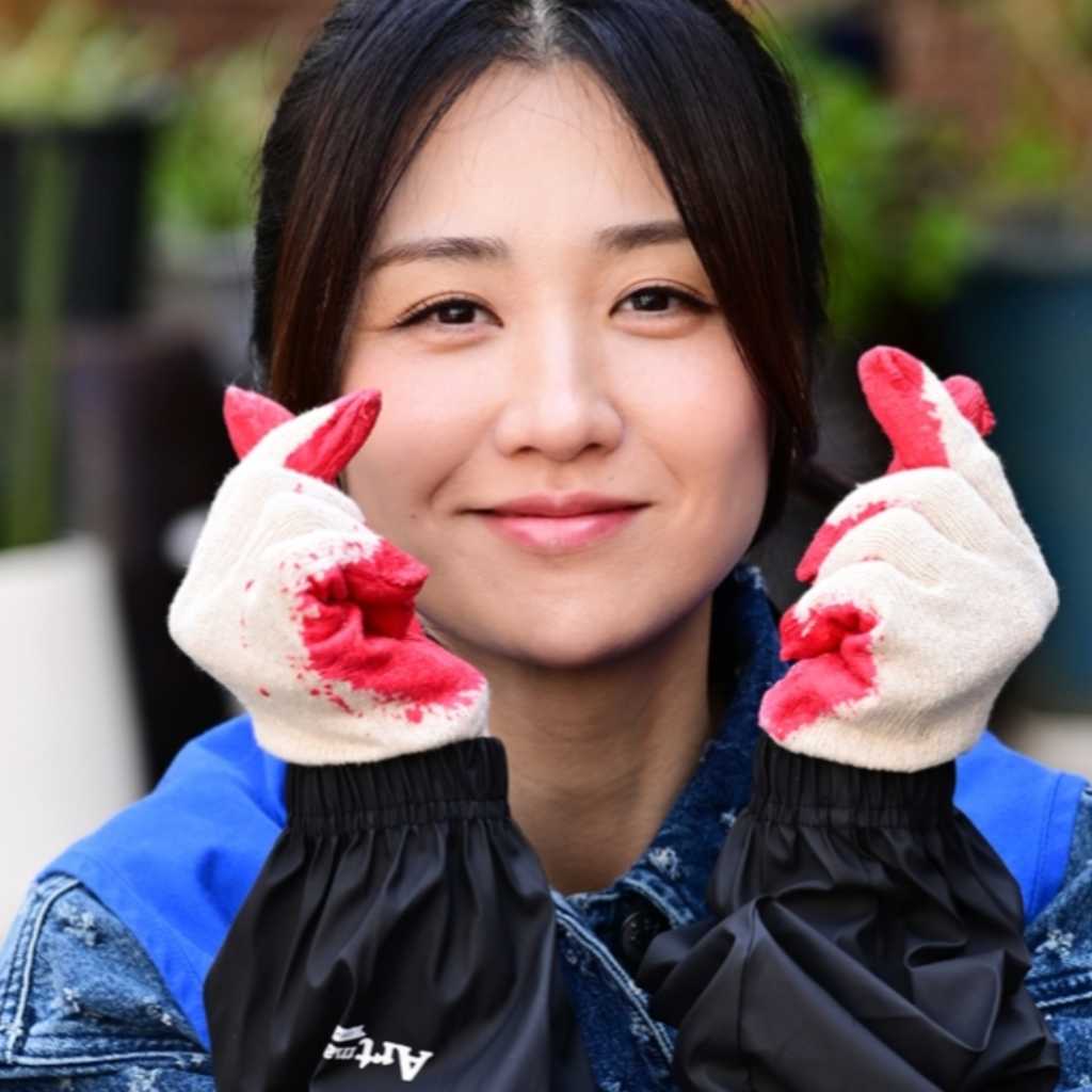 【PHOTO】パク・ハソン「壁画彩色ボランティア活動」に参加