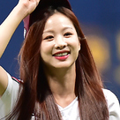 【PHOTO】EXID ソルジ、始球式に登場…爽やかな笑顔