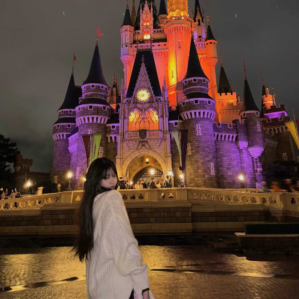 IVE ウォニョン、東京ディズニーランドを満喫!アトラクションを楽しむ姿も…記念ショットに大反響(動画あり)