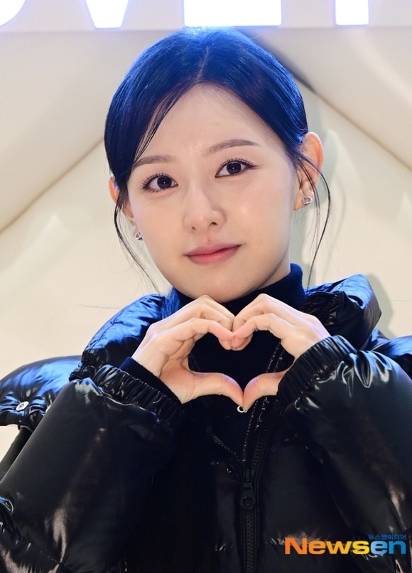 キム・ジウォンさん着用 DIOR 8 D09 ストレート ジーンズ 210.jpg