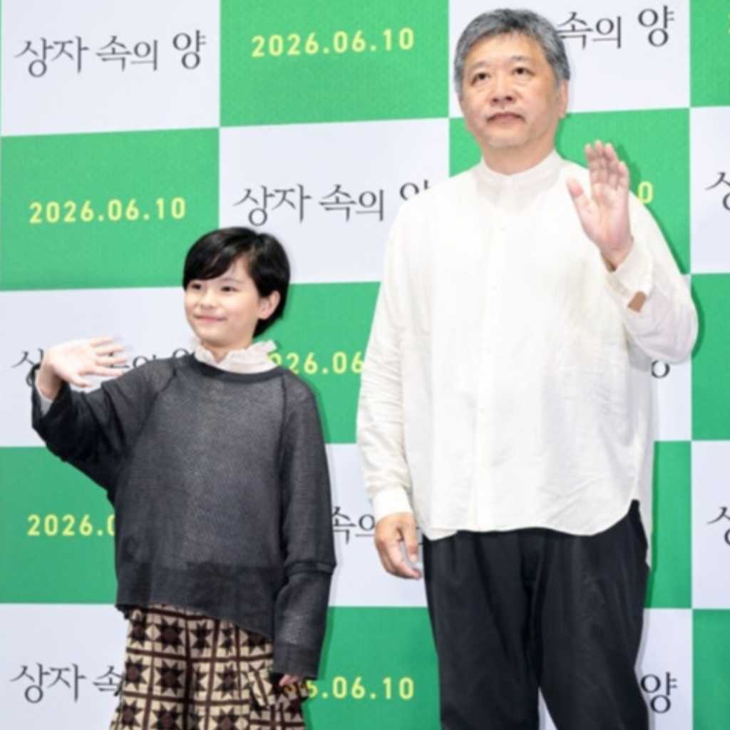 【PHOTO】是枝裕和監督＆桒木里夢が訪韓！映画「箱の中の羊」記者懇談会に出席