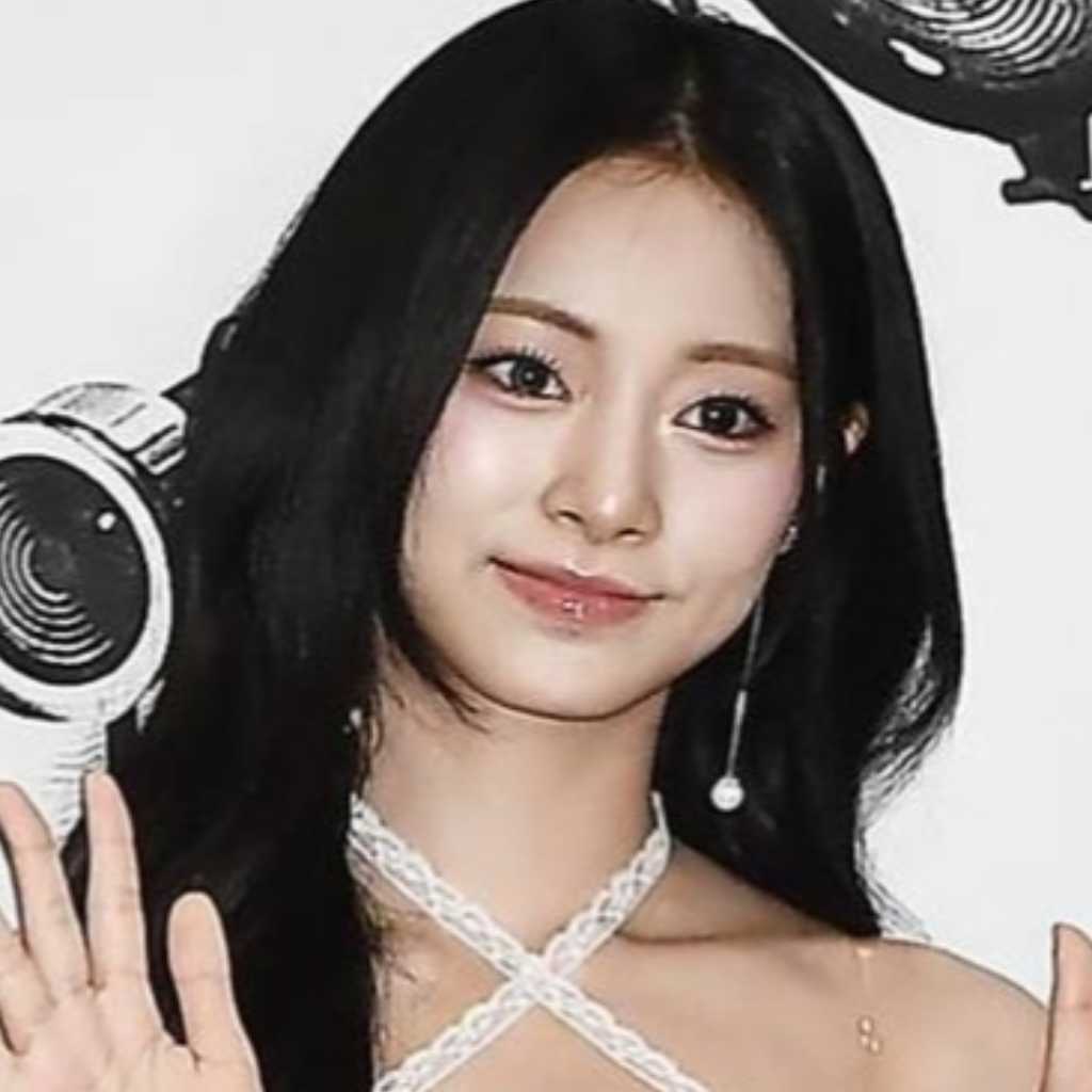 TWICE ツウィ、JYPとの再契約を協議中…ジョンヨンに続き報道に注目