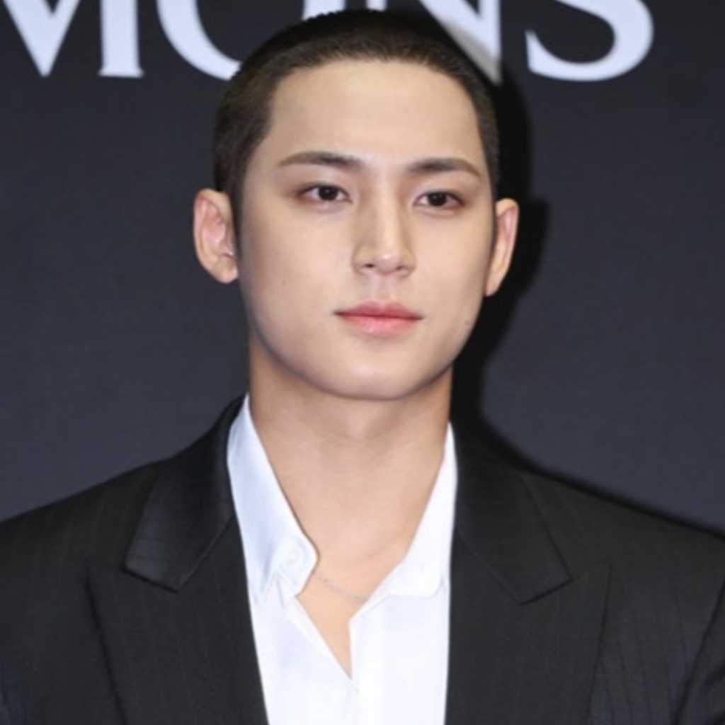 SEVENTEEN ミンギュ、1週間後に入隊控え…坊主姿でイベントに登場