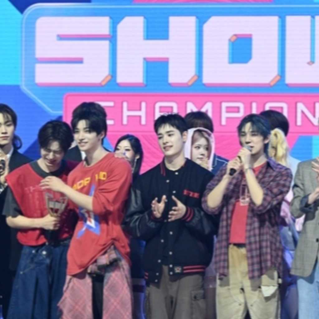 【PHOTO】NEXZ、5/6放送の「SHOW CHAMPION」で1位を獲得！