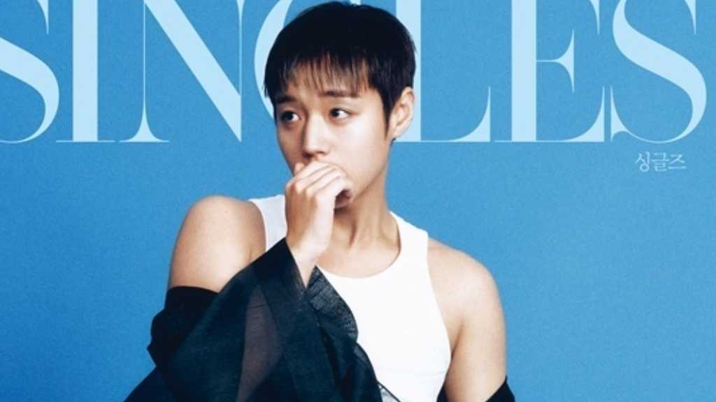 Wanna One出身パク・ジフン、日韓の「SINGLES」カバーに登場！モダン韓服を着こなしたグラビア公開