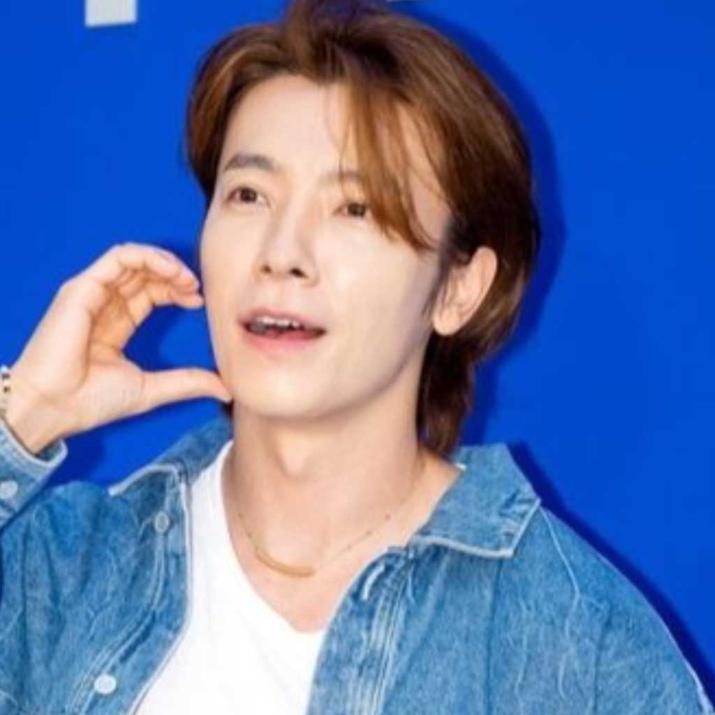 SUPER JUNIOR ドンヘ、公演中に倒れ込み涙を見せる姿も…直筆手紙で謝罪「とても悔しくて胸が痛む」