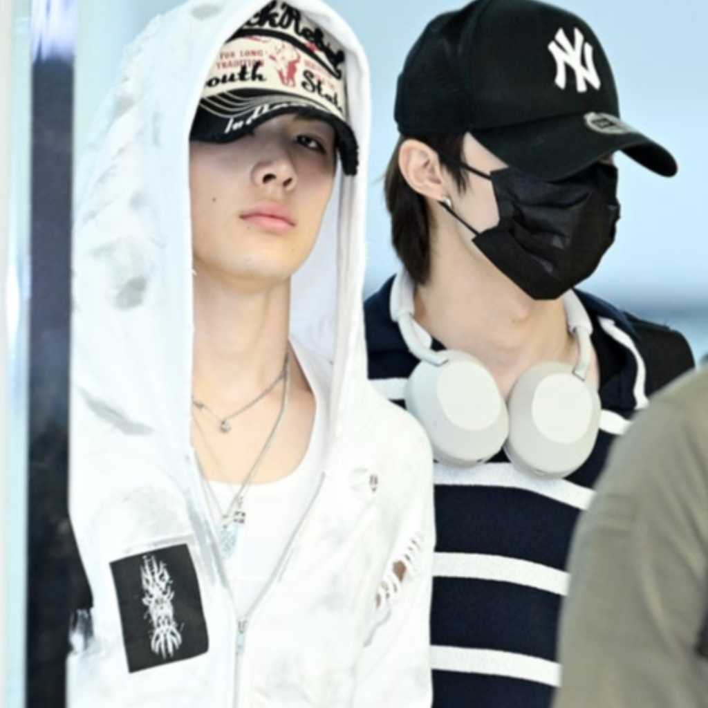 【PHOTO】&TEAMのMAKIとEJ、始球・始打式のため韓国へ！ユニフォーム姿に期待（動画あり）