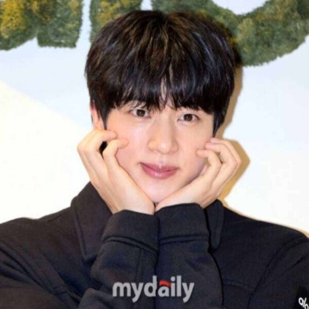 BTS ジン、すっぴん姿にメンバーもファンもびっくり！？「吹き出物は人生で3回くらい」