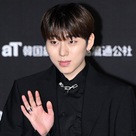 【PHOTO】Block B ジコが「2022 MAMA」2日目のレッドカーペットに登場