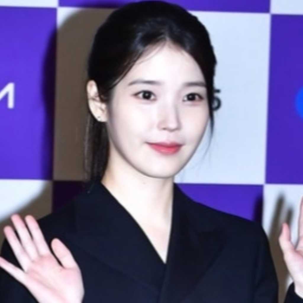 【PHOTO】IU&チュ・ジフン&チュ・ヨンウら「第5回青龍シリーズアワード」のハンドプリントイベントに出席