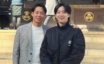 ユチョン、新Instagramアカウントを開設…初投稿は日本で撮った兄弟ショット