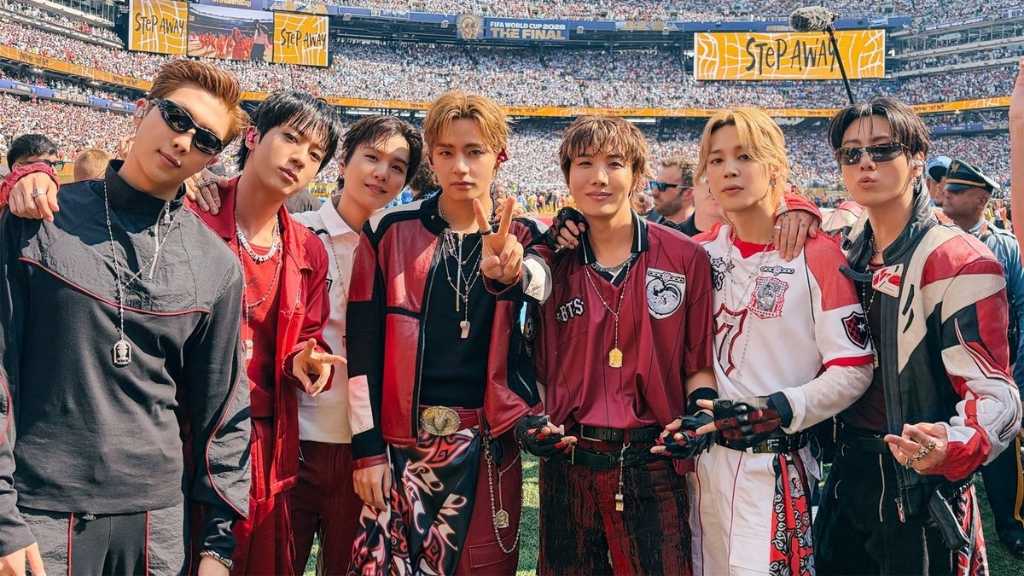 BTS、ワールドカップ史上初のハーフタイムショー出演に反響!歌詞の一部を変えて圧巻のパフォーマンス披露(動画あり)