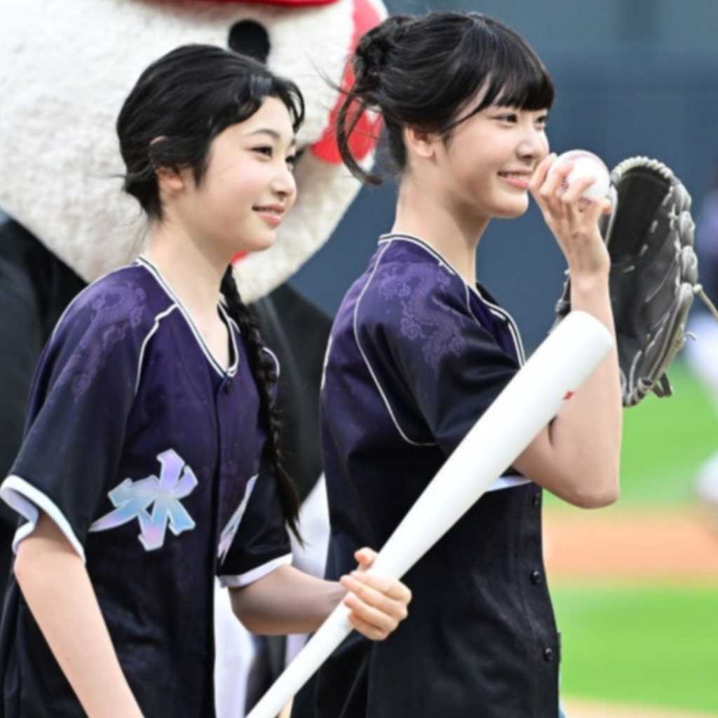【PHOTO】TUIDE セア＆サキ、始球・始打式に登場…メンバーたちも笑顔で挨拶