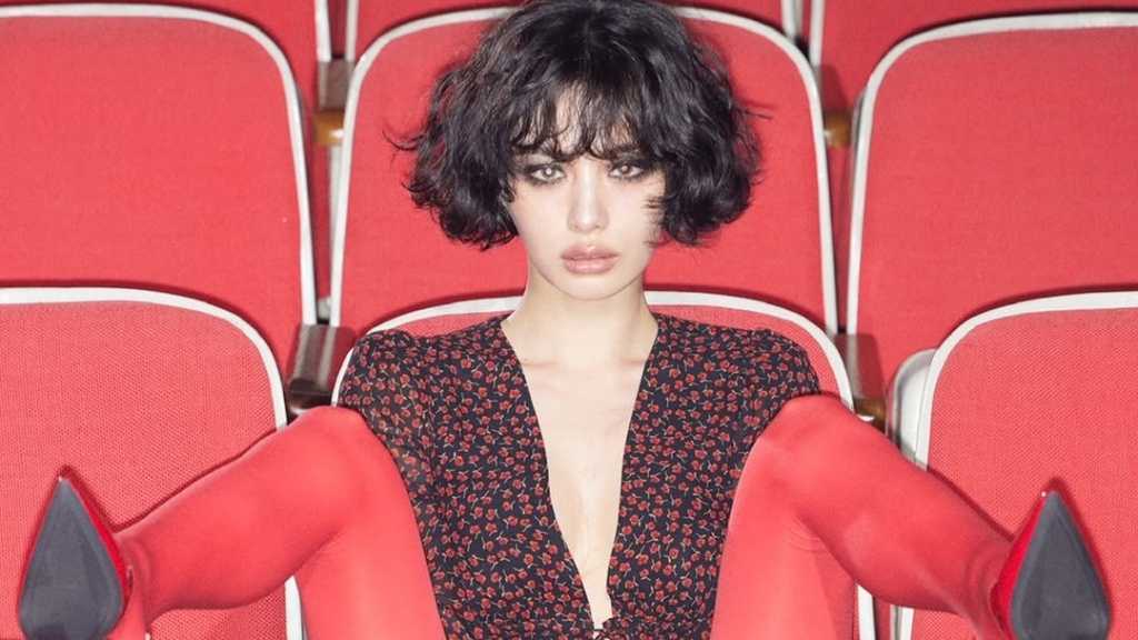 ナナ、警察調査を終えて…上半身裸の衝撃グラビアで強烈なビジュアルを披露（動画あり）