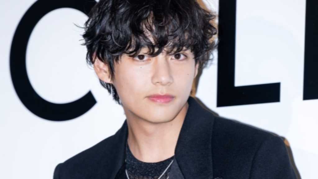 BTSのV、除隊までのカウントダウンをスタート！軍服姿のアイコン＆名前が話題に