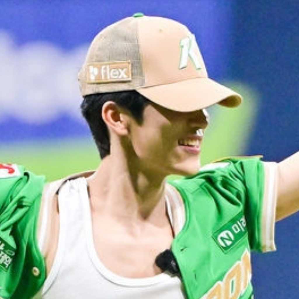 【PHOTO】LUN8 ジュヌ、始球式に登場…力強い投球