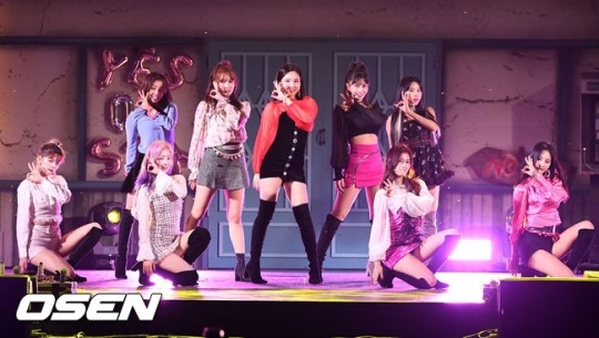 Photo Twice Yes Or Yes 発売記念ショーケースを開催 パワー溢れる愛らしいステージ披露 Kstyle