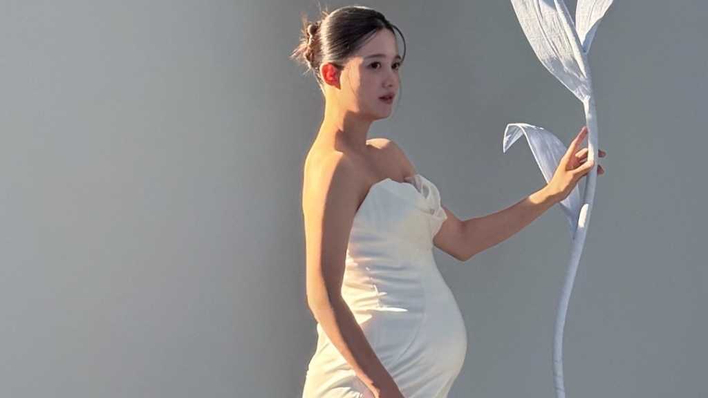 ナム・ボラ、大きなお腹でマタニティフォトを撮影…愛らしいドレス姿（動画あり）