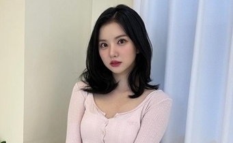 VIVIZ ウナ、新たなヘアスタイルをサプライズ披露「額を公開します」