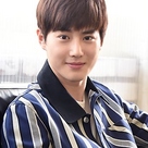 【PHOTO】EXO スホ、インタビューで見せた“優しい笑顔”