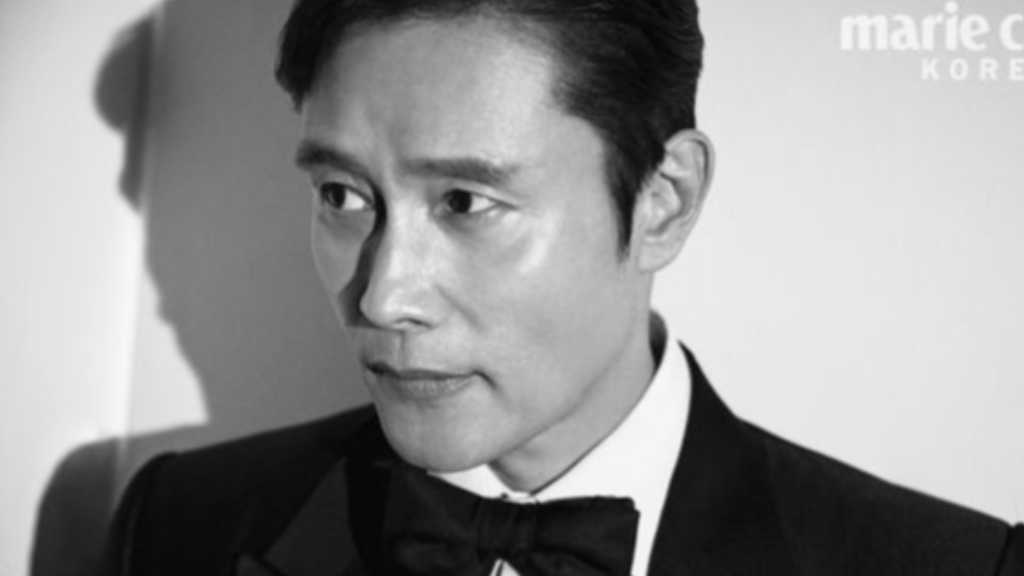 イ・ビョンホン、端正かつ洗練されたマナー…ベネチア国際映画祭で撮影したグラビア公開