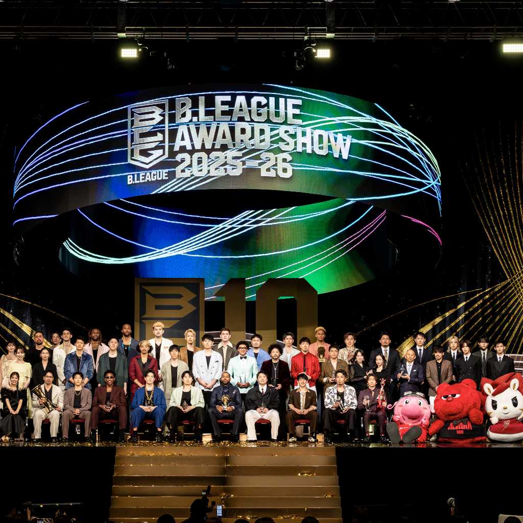 ＆TEAMのメンバー4人、バスケ「B․LEAGUE」表彰式にプレゼンターとして登場！選手からは驚きの声も