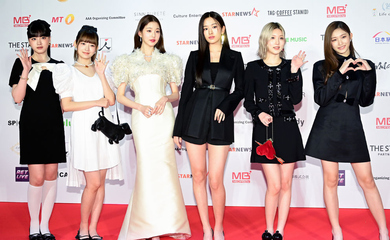 PHOTO】IVE「2022 Asia Artist Awards」レッドカーペットに登場 - Kstyle