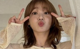 OH MY GIRL スンヒ、キュートな表情のセルフショットを公開…落ち着いた秋のファッションに注目