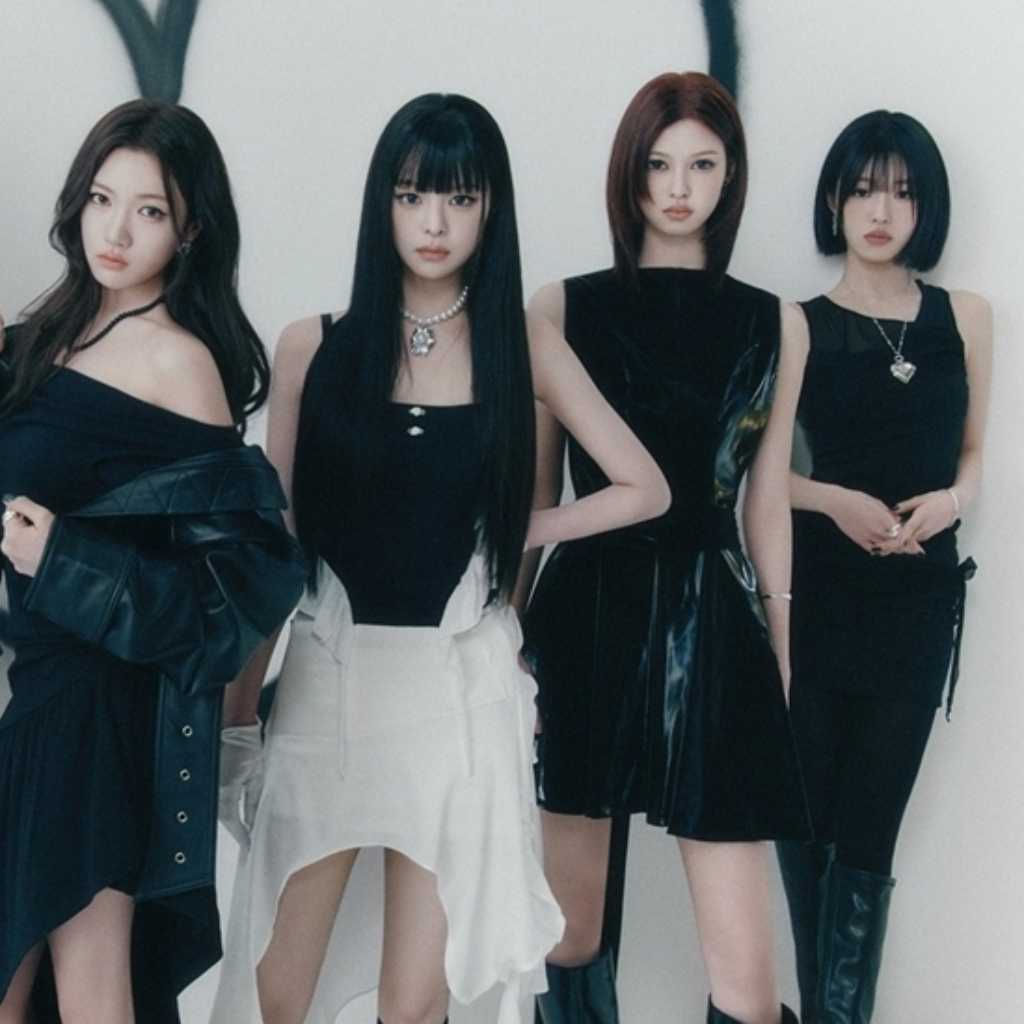 AtHeart「AtHeart：The New Black」カミングスーンフォトを公開！ファンダム名も発表