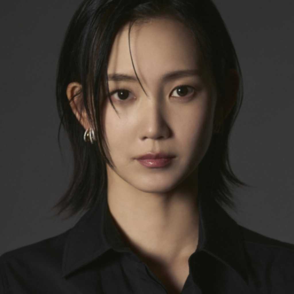 Netflix「啓示」シン・ヒョンビン“ショートカット＆すっぴんで演技…普段の態度まで変わった”