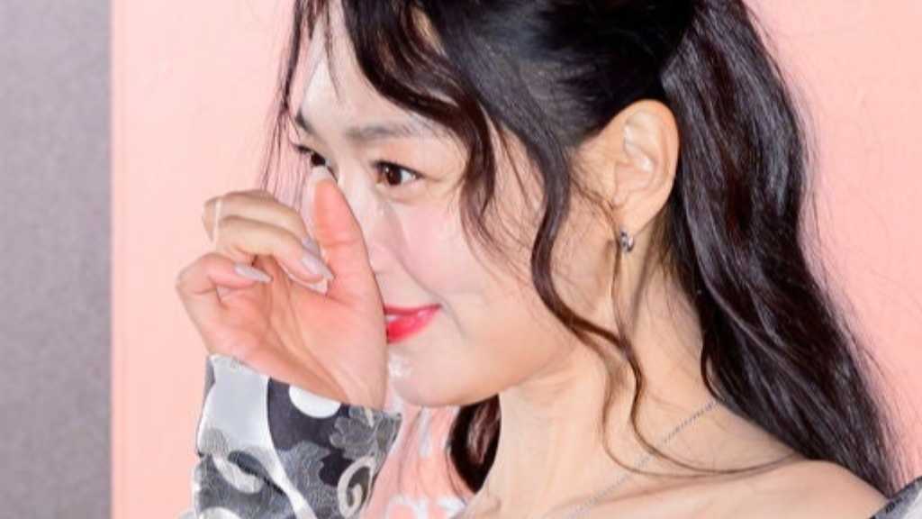 シン・ミナ、イベント中に涙！？キム・ウビンとの結婚発表後…初めて公の場に