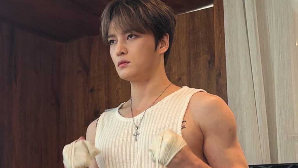 ジェジュン、鍛え上げられた腕の筋肉にドキッ!たくましいボディに絶賛の声
