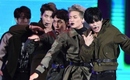 【PHOTO】SHINee「コリアンミュージックウェーブ」でステージ披露“カリスマ性光るパフォーマンス”