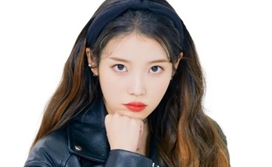 IU、広告で着用した「MUSEE」のライダースジャケットが話題に…イ