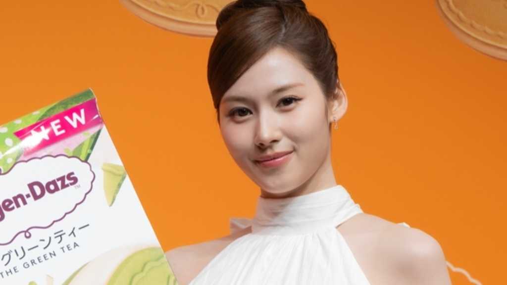 【PHOTO】TWICE サナ、可愛すぎる「首かしげ」ポーズに会場メロメロ…ハーゲンダッツPR発表会に出席