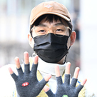 【PHOTO】LUCY チェ・サンヨプ、収録を終えて帰宅…お茶目なポーズも披露