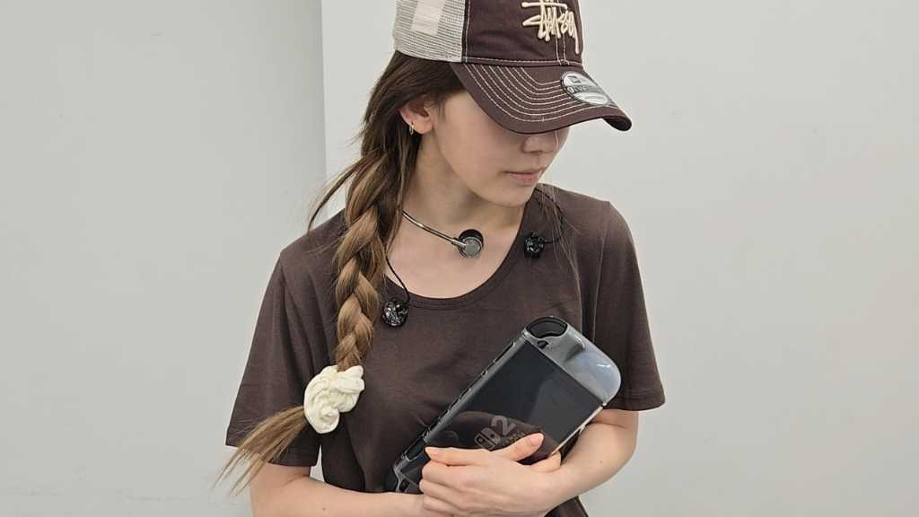 LE SSERAFIM 宮脇咲良、マネージャーのSwitch2を持って逃走！？お茶目な近況ショットに注目